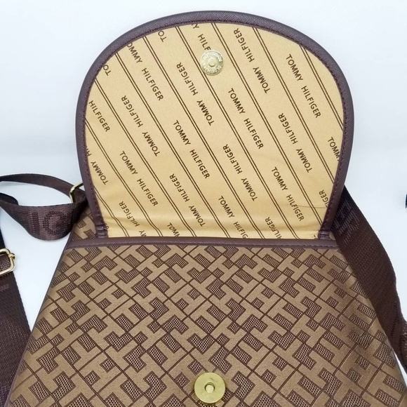 Tommy Hilfiger monogram brown/tan crossbody bag - Picture 4 of 6